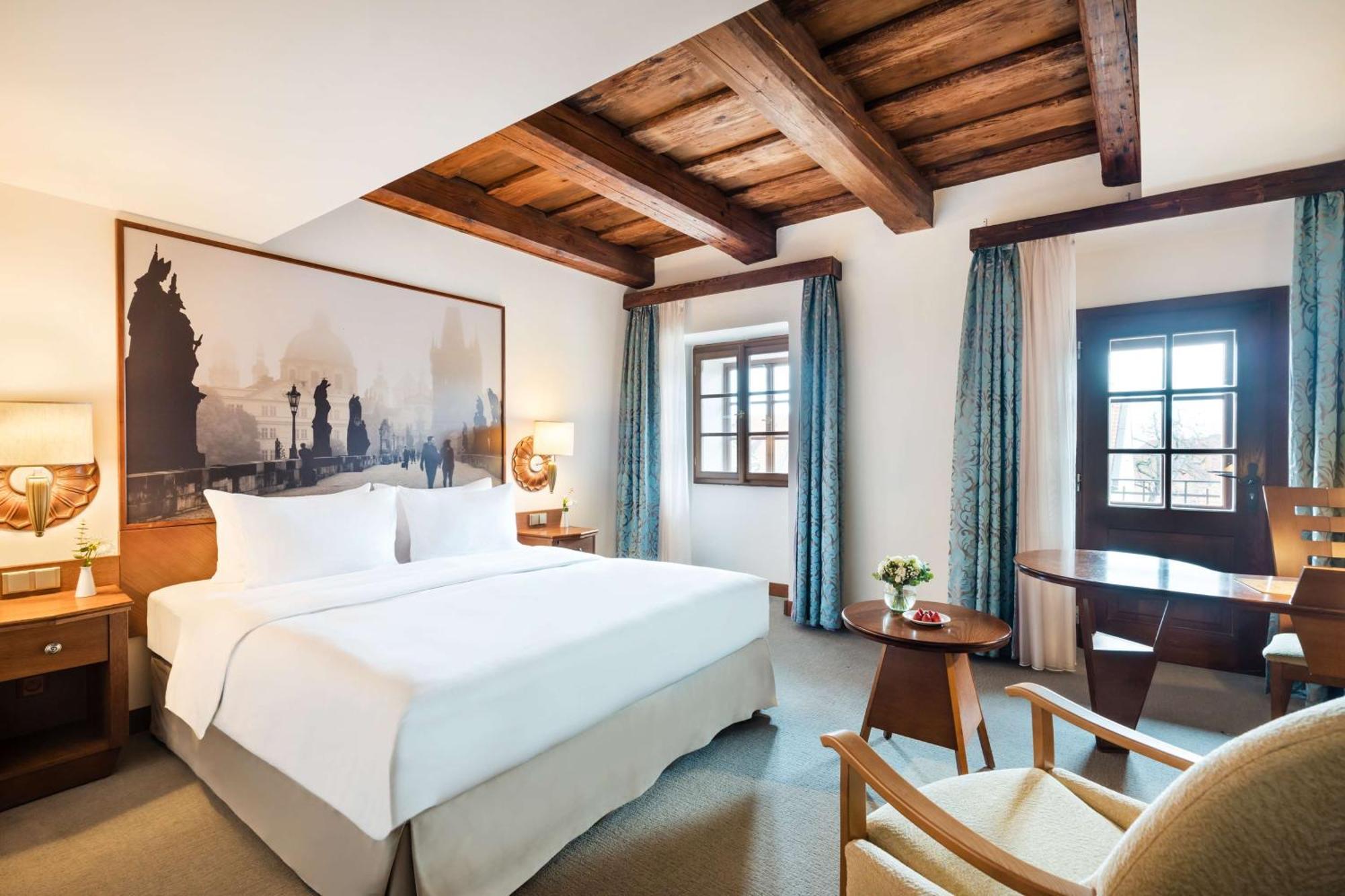 Deluxe King Room Monastery View
