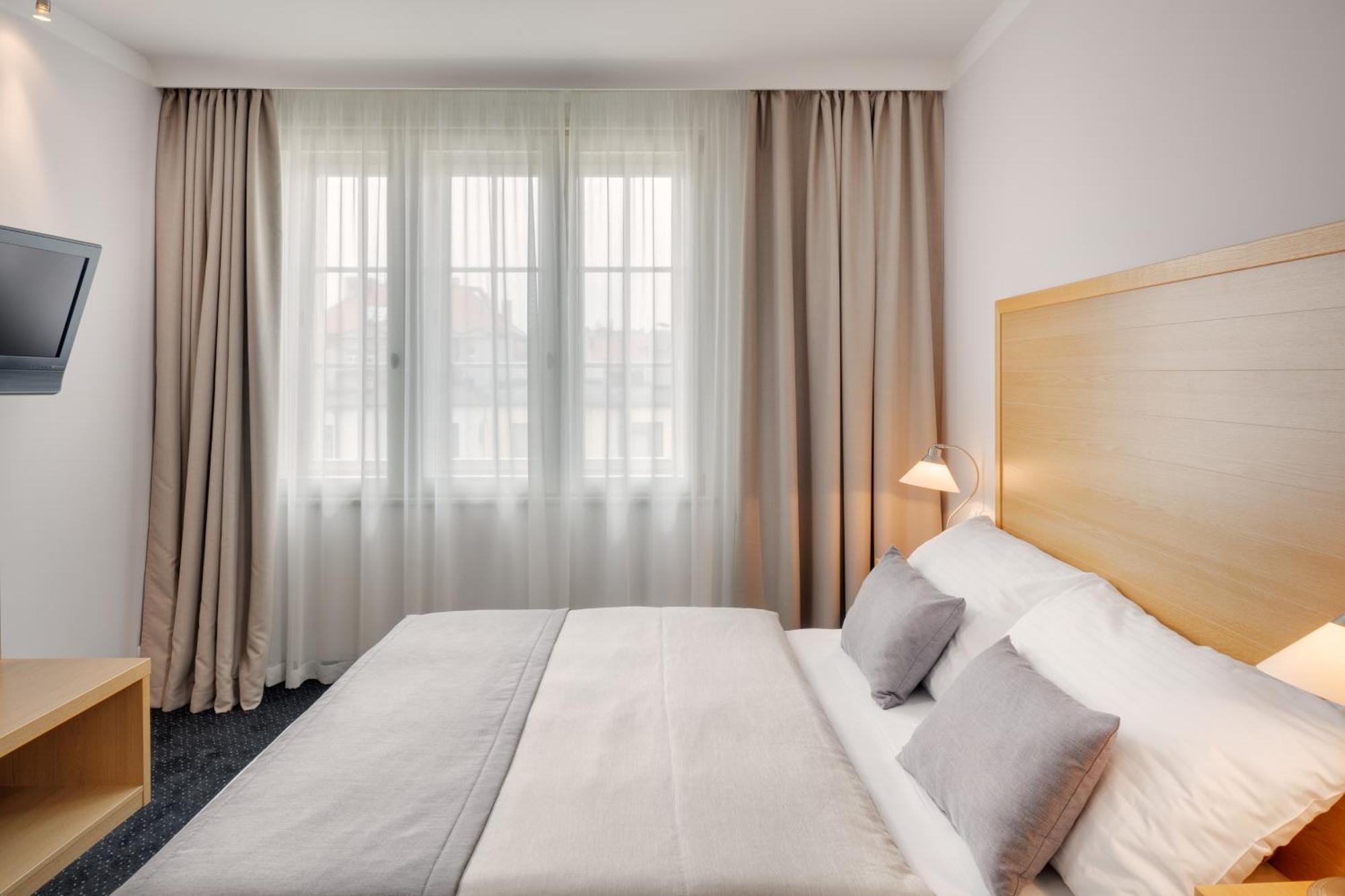 Standard Double or Twin Room,706018321:JPEG